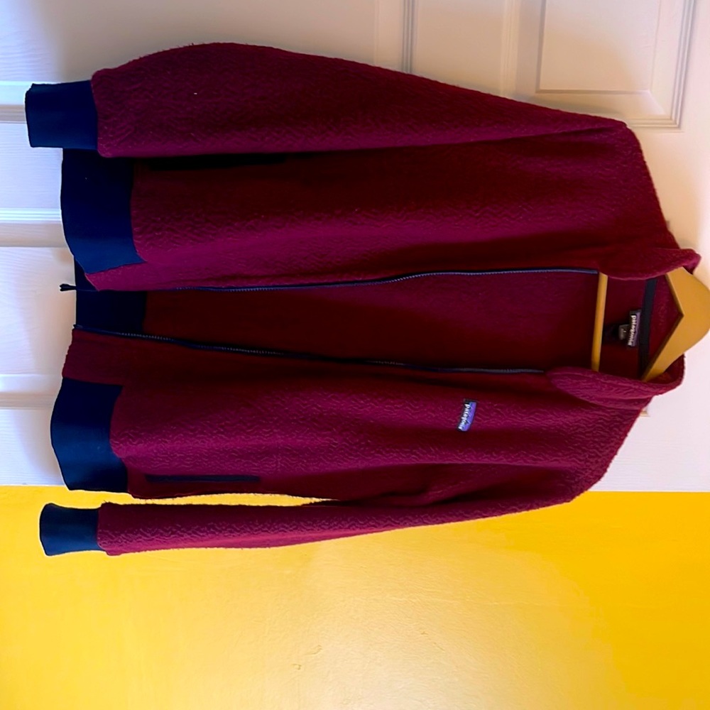 💯 Authentic Patagonia Full Zip Women’s Jacket. Soft and warm beyond belief!